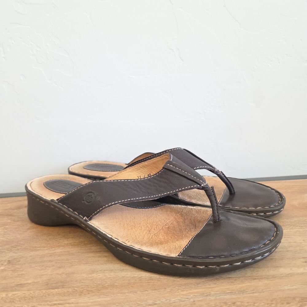 Born Brown Leather Thong Sandals Womens 11 Comfort Wedge Slip On Walking Shoes